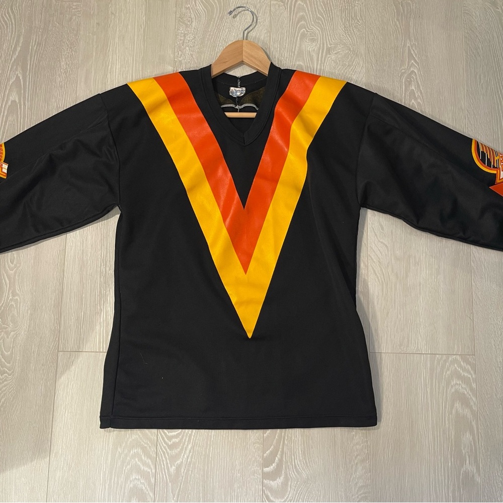 Rare Vintage Vancouver Canucks Flying V 80s
CCM Maska Jersey Men’s Medium